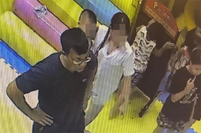 Ha Noi: Dieu tra vu be gai 4 tuoi bi danh o khu vui choi