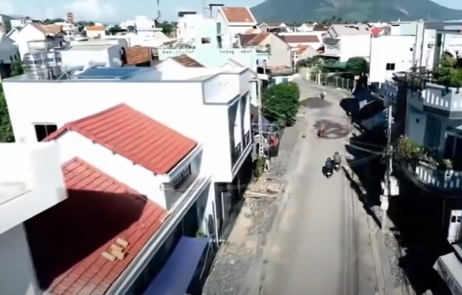 Việc thực hiện thu hẹp, khoanh vùng khu vực để tập trung rà soát đối tượng được ban chuyên án vàng bạc đánh giá rất kĩ. bằng linh cảm nghề nghiệp, lãnh đạo ban chuyên án thống nhất Cần phải rà soát đối tượng tại hai tổ dân phố số 6 và số 7 thuộc phường Ninh Hiệp. Đây là hai khu dân cư, nằm ngay cạnh chợ Dinh, lớn nhất thị xã Ninh Hòa. Nơi có rất nhiều đối tượng hình sự, ma túy tình hình an ninh trật tự phức tạp.