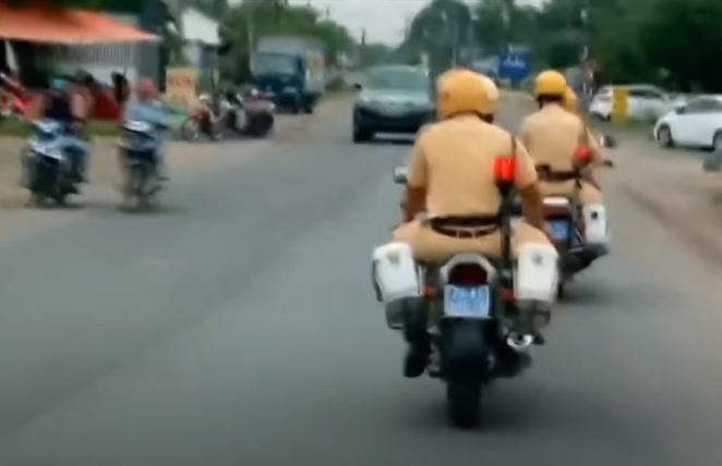 Nhiều nhân viên phòng giao dịch và khách hàng vẫn còn bàng hoàng, hoảng hốt nhóm cướp gây án quá nhanh và manh động khiến họ không kịp trở tay và hoàn toàn không nhận diện được đặc điểm gì về đối tượng gây án. Cùng với công tác khám nghiệm theo chỉ đạo của Giám đốc Công an tỉnh trên các tuyến quốc lộ 26A và 1A từ Ninh Hòa đi Đắk Lắk, Nha Trang, Vạn Ninh Các lực lượng của công an thị xã Ninh Hòa và phòng cảnh sát giao thông tổ chức chốt chặn kiểm tra toàn bộ các đối tượng nghi vấn tại hiện trường công tác khám nghiệm được tiến hành khẩn trương nhưng tỉ mỉ đảm bảo không để sót bất cứ một dấu vết nào.