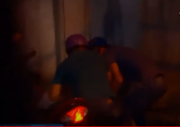 Tại tổ dân phố 6, phường Ninh Hiệp, cuộc nhậu của Đàm Minh Quang, Mười Hạ và một số người bạn vào thời điểm cao trào các mũi trinh sát bí mật khép chặt vòng vây. Lúc 21h6 phút ngày 6/9/2018, theo lệnh của đồng chí trưởng ban chuyên án Các mũi trinh sát đồng loạt bất ngờ tiếp cận, khống chế 2 đối tượng trong sự ngỡ ngàng của chúng. Bị bắt bất ngờ, cả Đàm Minh Quang và Trần Hoàng Nhật Hùng tức mười Hạ đều tỏ ra ngơ ngác, không biết gì.