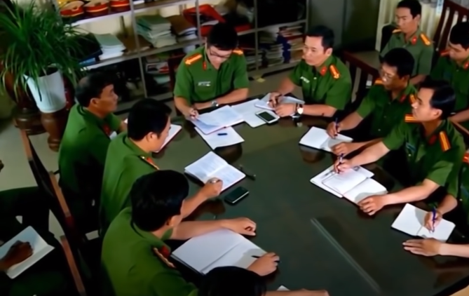 Theo điều tra, ngoài hệ thống dấu vết thu được tại hiện trường toàn bộ nhân chứng không cung cấp bất cứ thông tin gì có giá trị giúp cơ quan điều tra nhận dạng đối tượng gây án. Quá trình gây án cho thấy nhóm cướp đã có sự chuẩn bị rất kỹ lưỡng từ trang phục, phương tiện, đến hung khí gây án cũng như hướng tẩu thoát manh mối lúc này là chiếc xe Dream màu tím không biển số khẩu súng tự chế thu được tại hiện trường và trang phục mà nhóm cướp sử dụng trong quá trình gây án. Công an thị xã Ninh Hòa đã tung toàn bộ lực lượng triển khai tổng hợp các biện pháp nghiệp vụ lần theo những manh mối này.