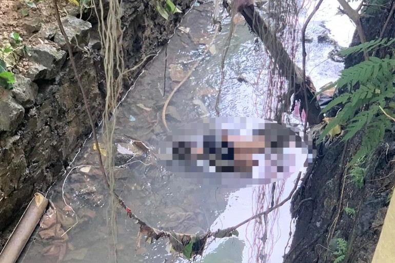  Phát hiện thi thể nam thanh niên dưới mương nước: Ngày 1/6, Công an huyện Lương Sơn (Hòa Bình) cho biết, người dân vừa phát hiện thi thể một nam giới, khoảng từ 25-30 tuổi, mặc áo màu đen, quần màu sẫm. Nạn nhân tử vong trong tư thế nằm úp mặt dưới rãnh thoát nước ở thôn Năm Lu, xã Hòa Sơn cạnh KCN Lương Sơn. Hiện, vụ việc đang được cơ quan chức năng điều tra, làm rõ. 