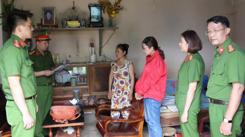  Lớp phó học tập lấy tiền quỹ lớp để chơi tiền ảo: Đào Thị Hiền Trang (SN 1988, trú huyện Mai Sơn, Sơn La) đã lạm dụng sự tín nhiệm là lớp phó học tập, thu tiền học phí của 45 học viên tổng số tiền trên 300 triệu đồng rồi đầu tư vào sàn giao dịch tiền ảo dẫn đến không thể chi trả được số tiền đã chiếm đoạt. 