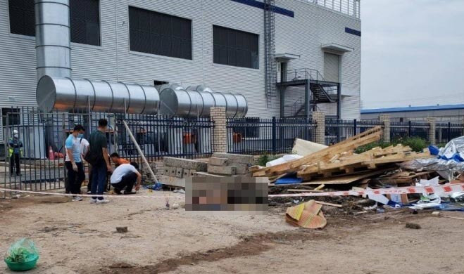  Nam công nhân bị đánh tử vong ngay cổng công ty: Trong lúc làm việc, anh Ngọc Hoàng Thanh (SN 1984, trú huyện Tràng Định, tỉnh Lạng Sơn) bị nhóm đối tượng dùng dao, gậy đánh tử vong ngay tại cổng Công ty TNHH Jasola thuộc huyện Việt Yên, tỉnh Bắc Giang. Ngày 2/6, Công an huyện Việt Yên cho biết đang điều tra, làm rõ. 