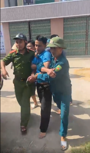 Triệu Quân Sự là quân nhân Quân khu 1. Trong thời gian là binh nhì, Sự thường xuyên trộm cắp và đào ngũ. Năm 2012, Sự sát hại chủ quán cà phê ở quận Long Biên (Hà Nội) để cướp tài sản. Năm 2013, Tòa án Quân sự Quân khu 1 tuyên phạt Sự tù chung thân về các tội Giết người, Cướp tài sản và Đào ngũ. 