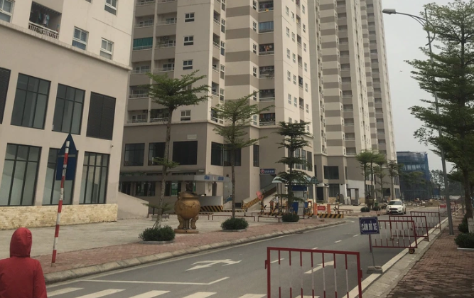 Ha Noi: Nguoi dan ong roi tu tang 16 chung cu xuong dat tu vong