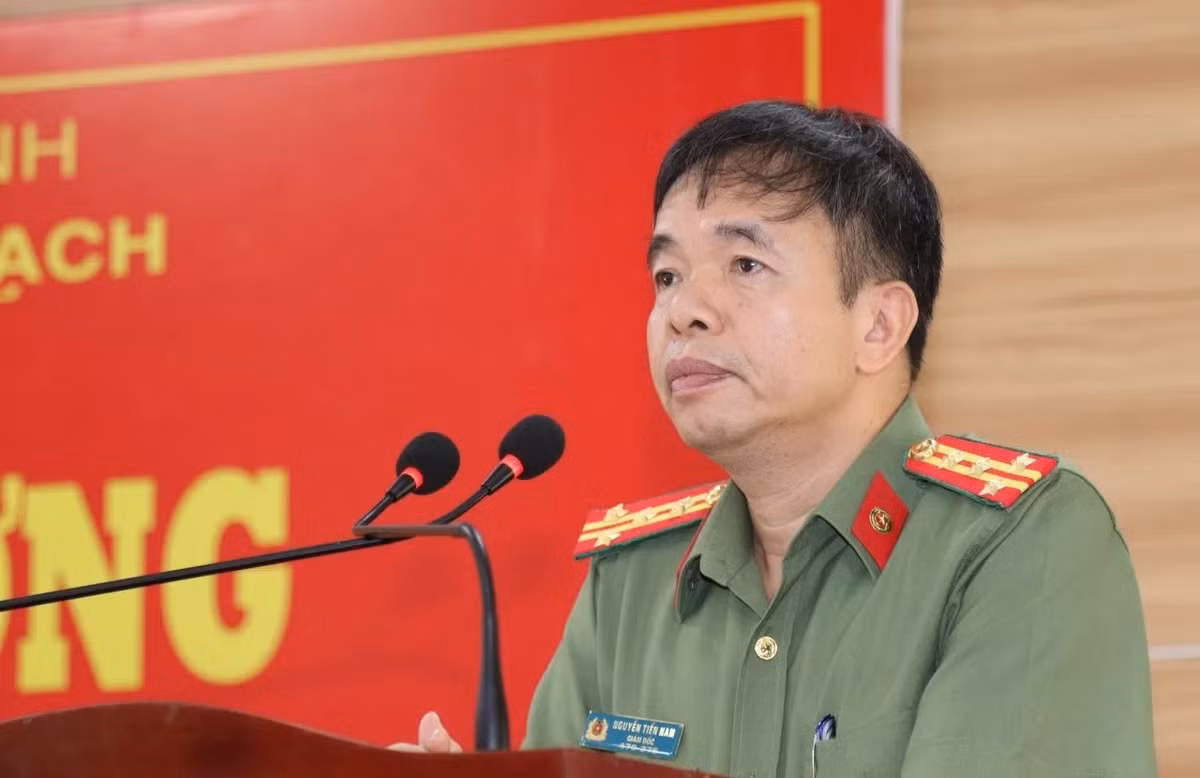 Đại tá Nguyễn Tiến Nam (55 tuổi, quê huyện Cẩm Xuyên, Hà Tĩnh), từng giữ chức Phó trưởng Công an rồi Trưởng Công an TP Hà Tĩnh. 
