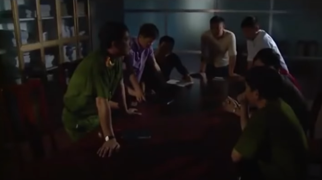 Hướng điều tra không còn, lâm vào bế tắc. Sáng 5/7/2014, vợ của anh Thiện gọi điện tới thông báo kẻ tống tiền đang ở bãi biển Xuân Thành (Nghi Xuân), hắn yêu cầu phải giao tiền. Ban chuyên án lập tức triệu tập cuộc họp khẩn. Khó khăn của tổ công tác là chưa ai từng gặp Thanh, chỉ biết qua mô tả của nạn nhân. Việc xác minh hắn đến đó nhận tiền hay thông qua người khác đang khiến các điều tra viên đau đầu tìm giải pháp.