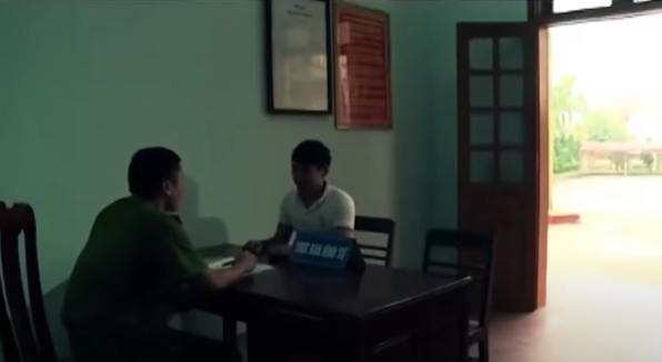 Theo trình báo, kẻ tống tiền là Phan Xuân Thanh (35 tuổi, trú thị xã Cửa Lò, Nghệ An). Ngày 3/7/2014, biết anh Thiện làm nghề lái xe thuê, Thanh gọi điện nhờ chở đi vào TP HCM, thoả thuận tiền công 7 triệu đồng.