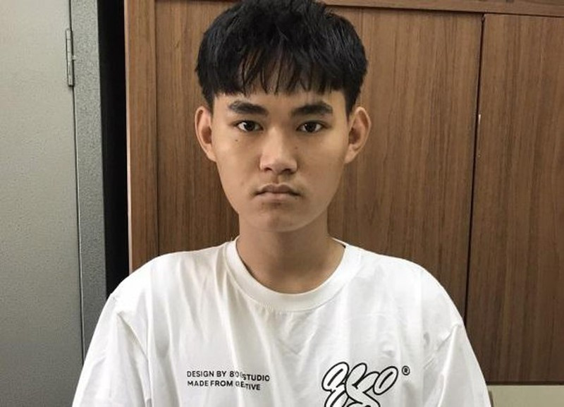  Nợ tiền, nam thanh niên mang dao đi cướp xe ôm: Do nợ tiền nên Nguyễn Thanh Bình (SN 2005, trú tại huyện Lập Thạch, tỉnh Vĩnh Phúc) nảy sinh ý định đi bộ lang thang tìm kiếm tài xế xe ôm để cướp tài sản. Tuy nhiên, trong quá trình cướp thì bị nạn nhân dùng dao đâm lại và sau đó bị bắt giữ vụ việc xảy ra ở TP Vĩnh Yên. Ngày 7/6, Công an TP Vĩnh Yên cho biết đã khởi tố, bắt tạm giam Bình. 