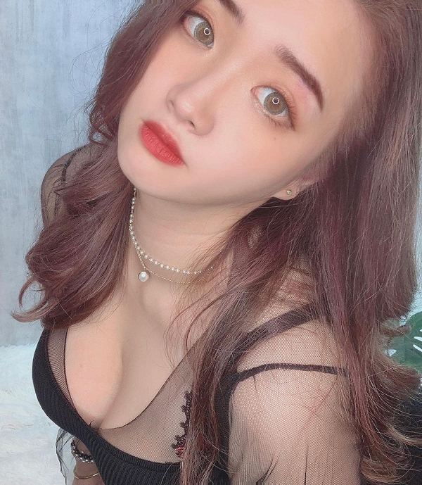 Sau khi có nhiều người hâm mộ hơn nhờ bức ảnh chơi game được lân truyền, Stilleecho thường xuyên cập nhật những bức ảnh đời thường để chiêu đãi người hâm mộ.