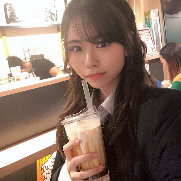 Cô lọt vào vòng chung kết cuộc thi Miss JK 2019, cuộc thi sắc đẹp dành cho học sinh trung học tại Nhật Bản. Cô cũng đã trình diễn catwalk trước 2.500 người trong sự kiện Tokyo Girls Collection dành cho giới trẻ từ 10 đến 19 tuổi, một trong những sự kiện thời trang lớn nhất cả nước.