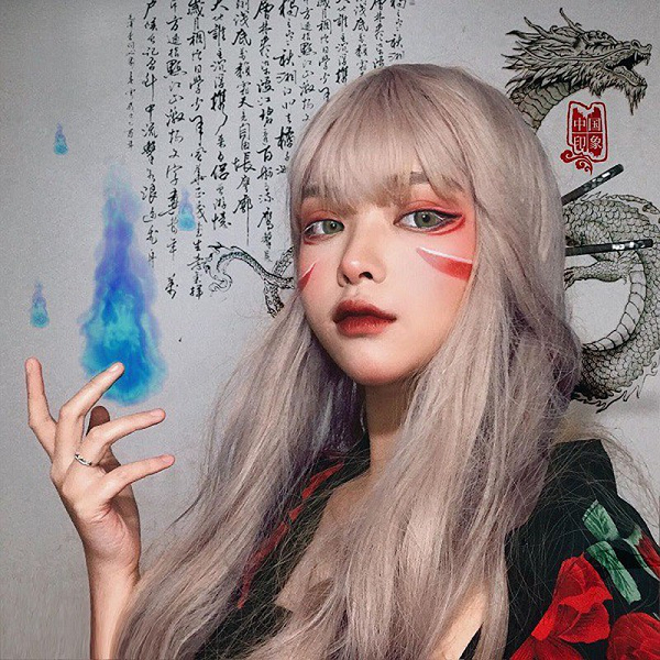 Được biết, thánh nữ cosplay Việt có niềm đam mê make up. Cô bạn xinh đẹp này đã từng nhiều lần thử thách mình ở các hình tượng nhân vật cực khó.