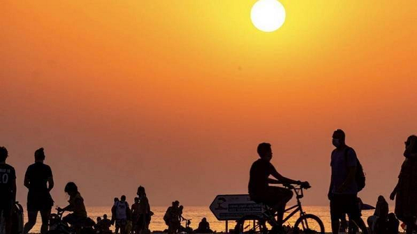 Nhiệt độ cao nhất được ghi nhận tại công viên năng lượng mặt trời ở thị trấn Sweihan, cách thành phố Al Ain thuộc tiểu vương quốc Abu Dhabi, Các Tiểu vương quốc Arab Thống nhất (UAE) 70 km về phía tây bắc là 51,8 độ C ngày 7/6.