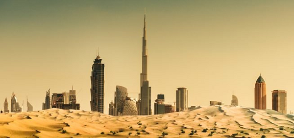 Nhiều người dân sống ở UAE cho rằng, đây là mùa hè nóng nhất mà họ từng trải qua và họ được yêu cầu nên làm việc, ở yên trong nhà.