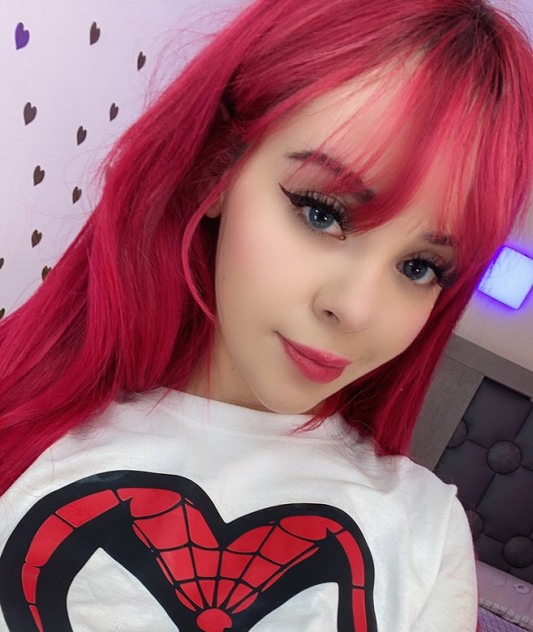 Thậm chí ngay cả Twitter, DanyanCat cũng có tới 343.000 người theo dõi.