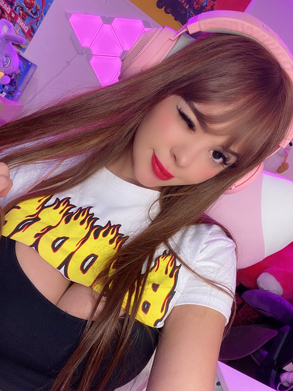 Cánh đàn ông đặc biệt rất thích follow và xem thường xuyên các trang cá nhân hay kênh livestream của DanyanCat.