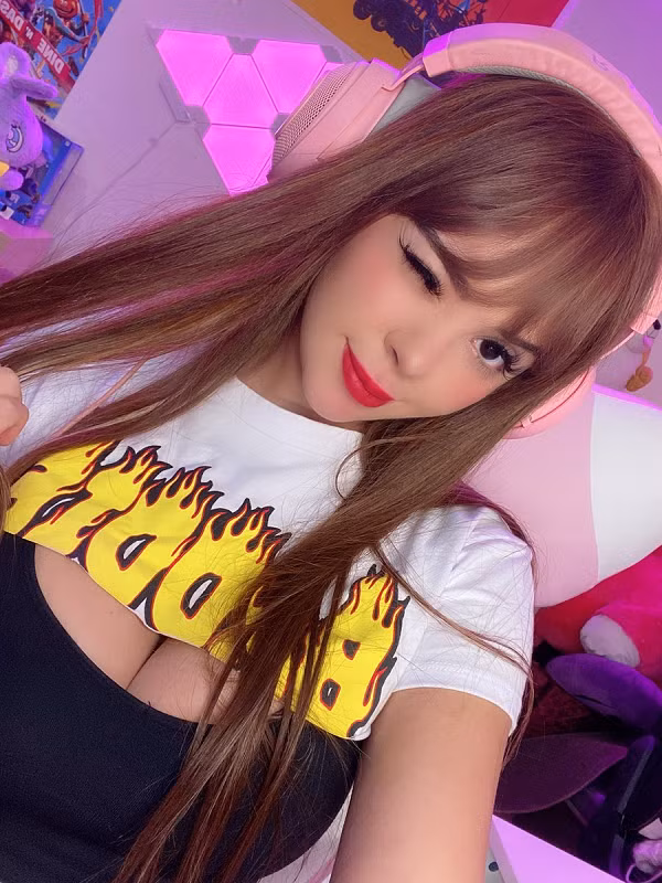 Cánh đàn ông đặc biệt rất thích follow và xem thường xuyên các trang cá nhân hay kênh livestream của DanyanCat.