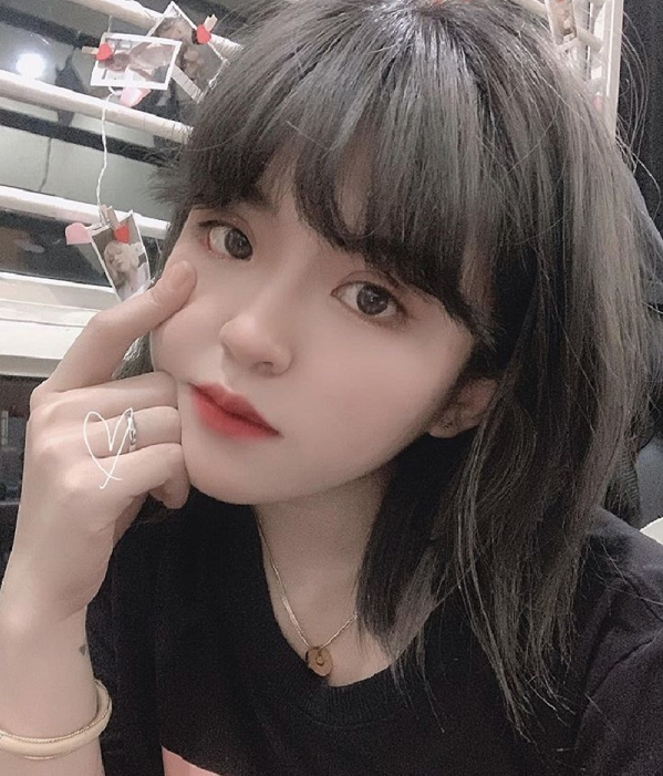 Pake còn hướng dẫn một số kinh nghiệm chơi game cho Gia Mẫn mỗi khi rảnh rỗi.