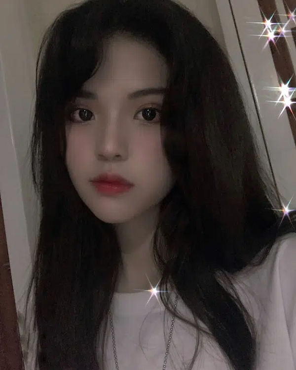 Ngoài khả năng chơi game và streamer, Gia Mẫn còn gây ấn tượng mạnh với các game thủ LMHT bởi vẻ ngoài vô cùng xinh đẹp, được nhận xét là giống hệt một nữ thần.