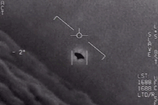 Nhiều người cho rằng, UFO mà Lucy chụp được có hình dạng giống hệt vật thể bay không xác định mà cựu phi công Hải quân Mỹ David Fravor đã phát hiện vào năm 2004.