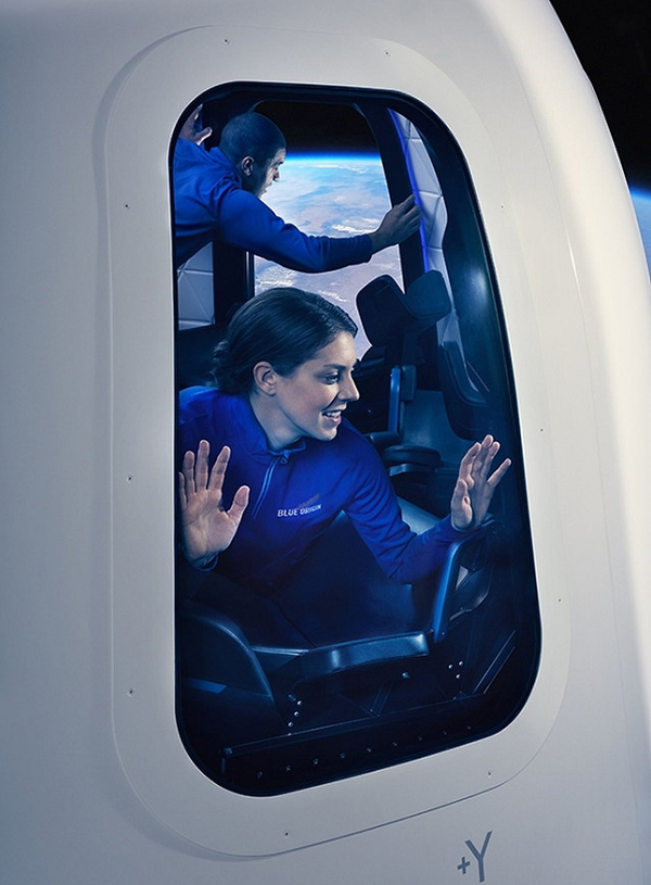 Sau đó, New Shepard sẽ trở lại Trái Đất, hạ cánh xuống sa mạc với sự hỗ trợ của dù gần bãi đáp Blue Origin ở phía tây bang Texas.