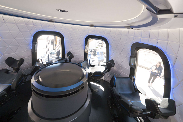 Blue Origin đã thử nghiệm thành công 14 chuyến bay bằng tàu vũ trụ tái sử dụng New Shepard từ năm 2015. Hiện công ty đã sẵn sàng đưa những phi hành đoàn đầu tiên lên tàu vũ trụ này.