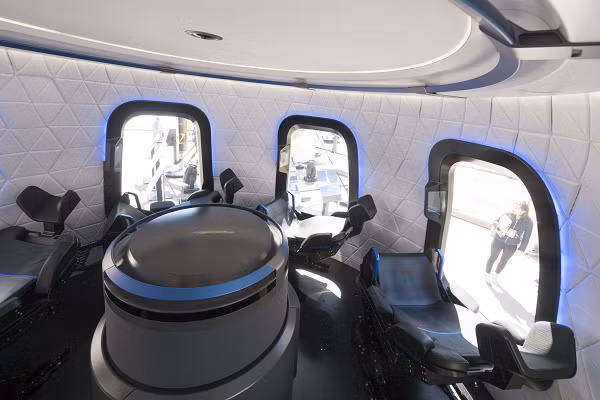 Blue Origin đã thử nghiệm thành công 14 chuyến bay bằng tàu vũ trụ tái sử dụng New Shepard từ năm 2015. Hiện công ty đã sẵn sàng đưa những phi hành đoàn đầu tiên lên tàu vũ trụ này.