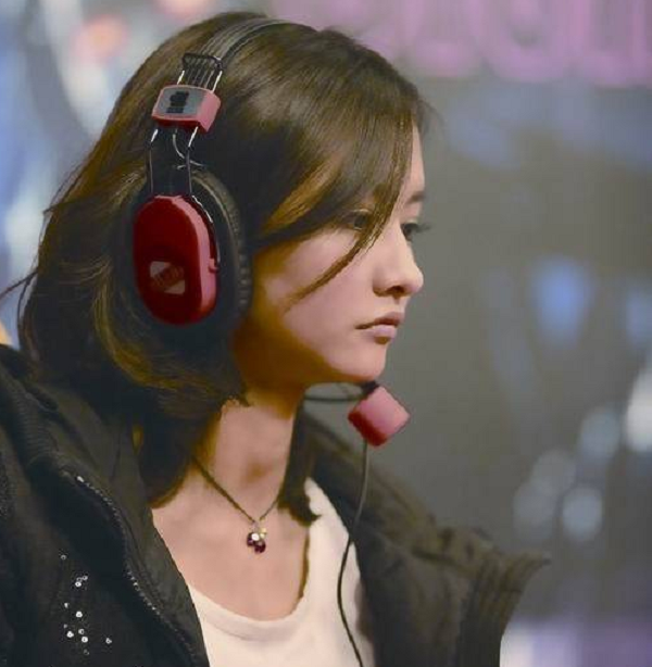 ''Nữ hoàng eSport'' đầu tiên của Trung Quốc hiện sở hữu 14 triệu fan trên trang cá nhân, một con số đáng ngưỡng mộ.