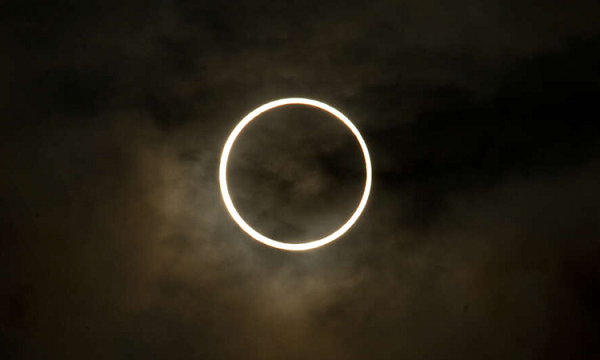 Những người yêu thích thiên văn trên thế giới sẽ có cơ hội chiêm ngưỡng hiện tượng nhật thực hình khuyên hay "vòng lửa" đầu tiên trong năm vào ngày 10/6 tới đây.
