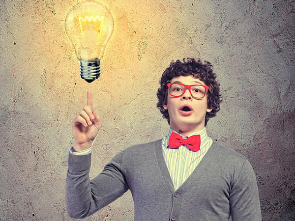 Những người nói ít cũng không phải là nhóm ngốc nghếch, sự đề cao những người hướng ngoại ở xã hội hiện tại đã đẩy nhóm người ít nói vào góc tối. Sự thật là những người ít nói lại là những người nghĩ rất nhiều, và suy nghĩ nhiều sẽ có xu hướng (có vẻ) thông minh hơn.