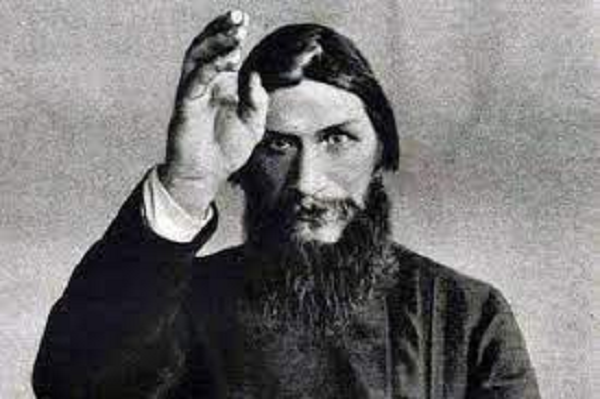 Grigori Rasputin là một nhân vật lịch sử nước Nga. Ông được cho là tu sĩ, người của thượng đế, tiên tri, thần y… Rasputin từng là cố vấn cho gia đình đừng đầu nước Nga - Romanov trước khi bị ám sát năm 1916.