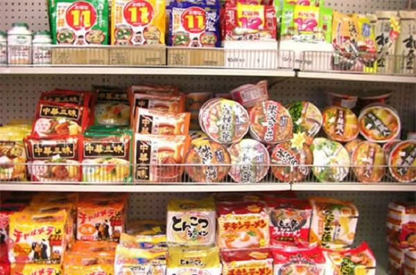 Momofuku Ando, người sáng lập ra thương hiệu Ramen ăn liền Nissin nổi tiếng toàn cầu, tạo ra gói Ramen gà ăn liền như một món ăn tiện lợi, có thể ăn mọi lúc mọi nơi vào năm 1958 - thời điểm mà lương thực vẫn còn tương đối thiếu thốn.