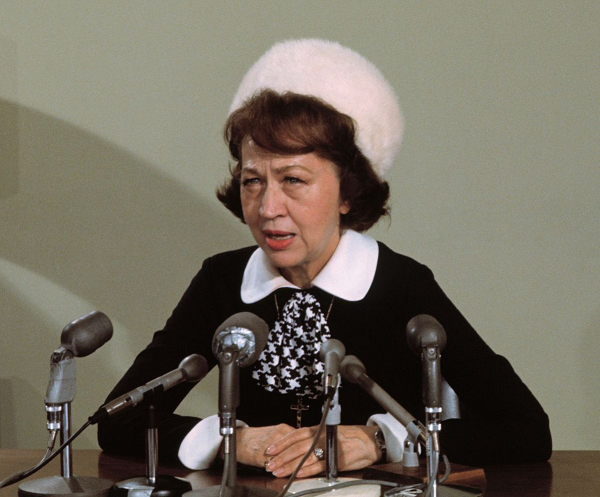 Lời tiên tri của Dixon về vận hạn của nữ minh tinh nổi tiếng Carole đã trở thành hiện thực. Mặc dù có khả năng nhìn thấy trước tương lai nhưng bà đã không thể thay đổi được số mệnh của người đó.