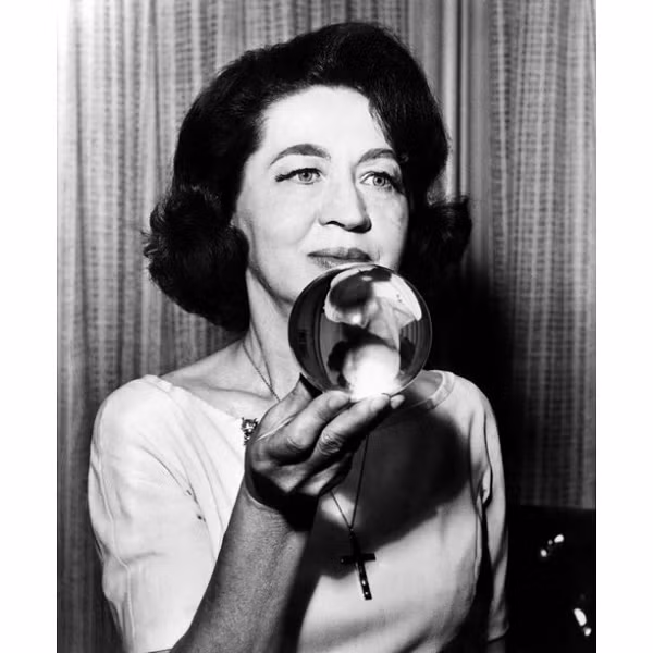 Và, phi hành gia Gus Grissom từng tham gia các chương trình không gian đầu tiên của NASA là Mercury và hai phi hành gia tham gia chương trình Apollo đã tử nạn khi hỏa hoạn xảy ra trên bệ phóng lúc diễn tập vào ngày 27/1/1967.