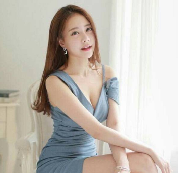 Bên cạnh công việc là một streamer, YouTuber, Kim Min-young còn đang sở hữu một trang cá nhân với gần nửa triệu lượt follow.