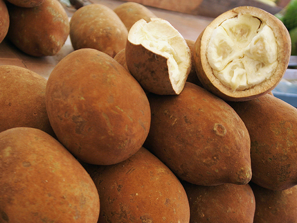 Quả Theobroma Grandiflorum thuộc họ cẩm quỳ, nguồn gốc rừng nhiệt đới Amazon (Nam Mỹ). Nó được ví là một loại "siêu trái cây" bởi hàm lượng dinh dưỡng. Thịt của quả có thể dùng làm kem dưỡng ẩm dành cho da.