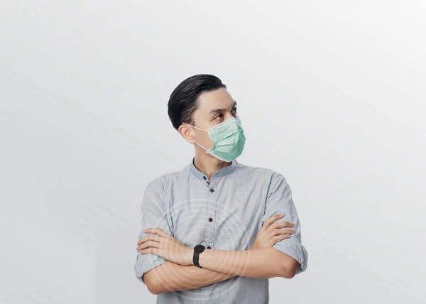 Bên cạnh đó, Cục Tin học hóa cũng cho biết đang nghiên cứu vòng tay đơn giản hơn, chỉ có mã QR dùng để quét khi đi tới các vùng kiểm soát dịch và xác định thông tin người đang đeo vòng. Ưu điểm của loại vòng này là đơn giản, tiết kiệm và có thể triển khai ngay.