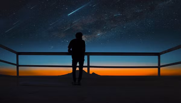 Thiên thạch bốc cháy sẽ tạo ra các vệt sáng, được gọi là sao băng, màu sắc tùy vào thành phần hóa học của chúng. Phân tích vệt sáng trên núi lửa Merapi, các nhà khoa học cho rằng màu xanh có thể do hàm lượng magie cao trong thiên thạch.