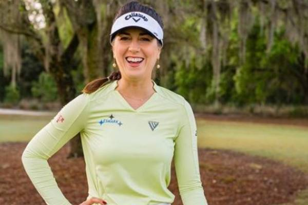Dù 35 tuổi nhưng nữ golf thủ vẫn sở hữu chiều cao vượt trội 1m83 cùng thân hình đồng hồ cát chuẩn.