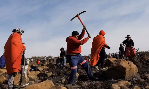 Nam Phi nổi tiếng là quốc gia giàu khoáng sản. Đây là nơi phát hiện viên kim cương thô lớn nhất thế giới Cullinan vào năm 1905 tại thị trấn khai thác nhỏ cùng tên.
