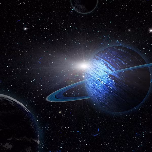 Không giống như các hành tinh khác, sao Thiên Vương quay trong khi nằm ngang trên quỹ đạo quanh Mặt trời. Nó cũng là hành tinh đầu tiên trong Hệ Mặt trời được phát hiện chỉ bằng kính thiên văn.