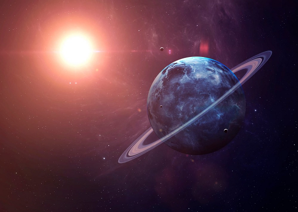 Do sao Thiên Vương quay rất chậm quanh Mặt Trời nên có những phần trên hành tinh này không nhận được ánh sáng trong thời gian dài. Trong trường hợp đó, những cơn bão lớn sẽ hình thành.