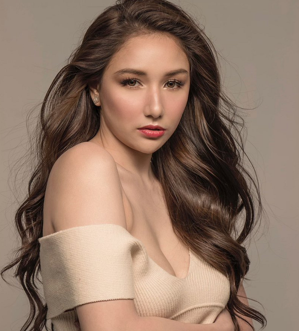 Tuy nhiên, thành tích chơi game của cô nàng không được đánh giá cao do Lorenzo chỉ mới tập tành làm streamer và thử nghiệm các tựa game online.