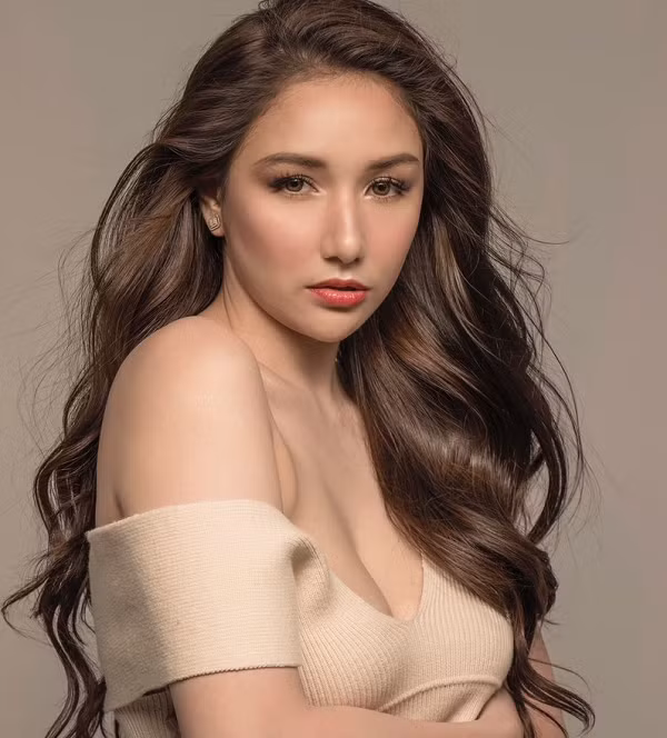 Tuy nhiên, thành tích chơi game của cô nàng không được đánh giá cao do Lorenzo chỉ mới tập tành làm streamer và thử nghiệm các tựa game online.