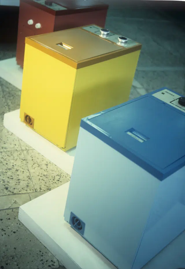 “Evrika” là chiếc máy giặt mang tính đột phá với trống giặt, khả năng vắt mà không cần phải lấy đồ ra và tính năng tự xả nước theo bộ đếm thời gian.