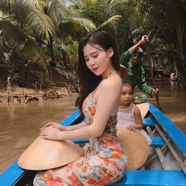 Vậy nên không có gì lạ khi Thái Thảo Nguyên sở hữu body "cực phẩm", không ngại diện các bộ bikini hút mắt trên trang cá nhân.