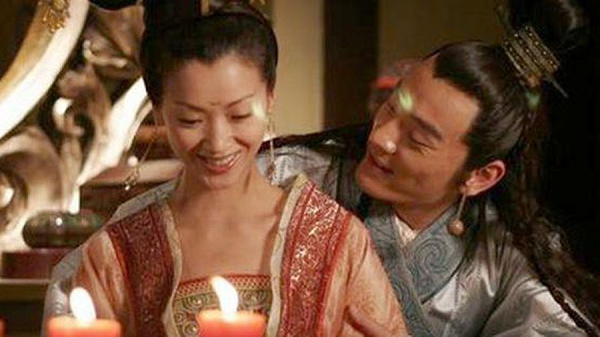 Là người nắm quyền lực tối cao lại bị “cắm sừng” rất nhiều năm mà không biết nên vị hoàng đế này bị đả kích rất lớn. Không lâu sau, Hán Văn Đế mắc bệnh nặng rồi qua đời.