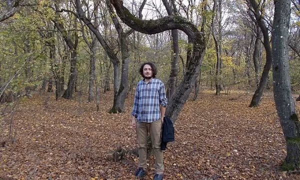 Theo câu chuyện được truyền miệng từ người dân địa phương, có một người chăn cừu đã lùa 200 chú cừu vào rừng nhưng sau đó, cả người và cừu đều không thấy trở về.