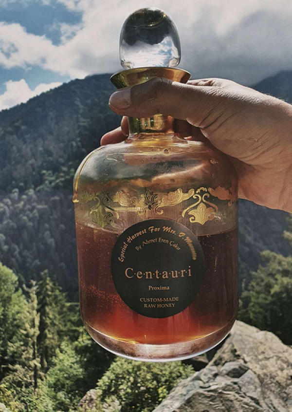 Ahmet Eren Cakir, 44 tuổi, người sáng lập tạo ra công ty mật ong Centauri cho biết: "Thứ mật ong này không thể bày bán rộng rãi ở chợ hay cửa hàng vì sản lượng thu được không bao giờ đạt đến hàng tấn. Một số người cho rằng đó là loại mật ong đắt tiền, riêng tôi gọi đó là một kho báu thế giới".